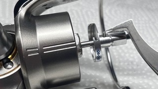 純正の固定ピンをセット固定する