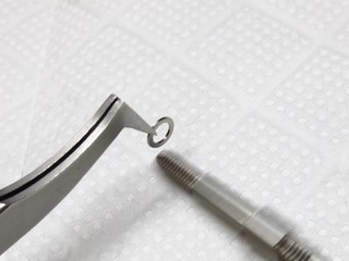 調整シムをセットしカラーをその上からねじ込む