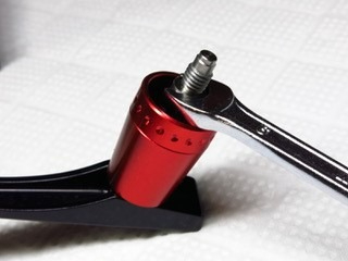 ハンドルシャフトをベースにねじ込む