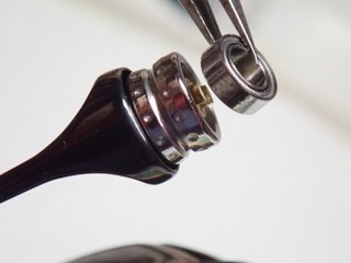 ⑧ベアリングをセットする